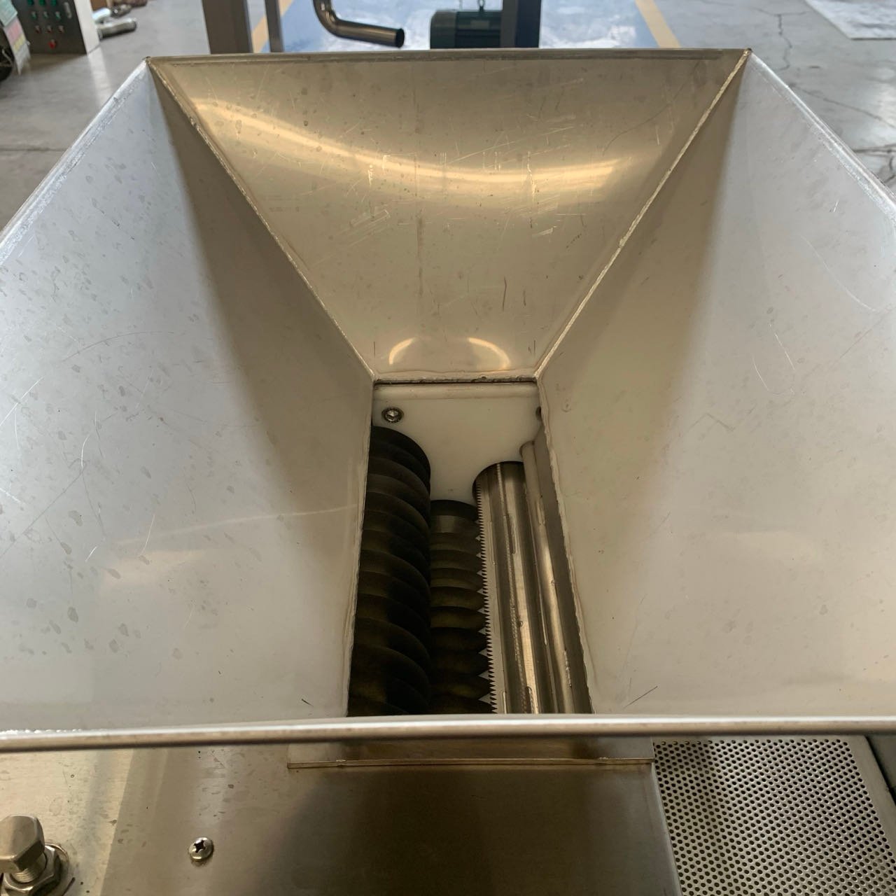 Roller type juice press machine